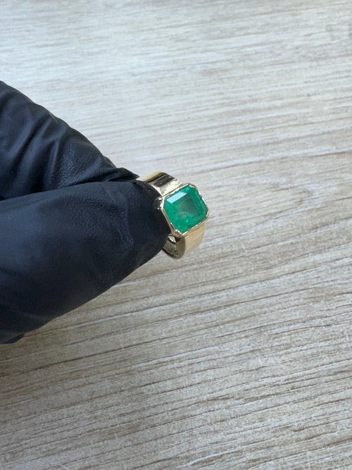 ANILLO DE ORO 18K CON ESMERALDA NATURAL